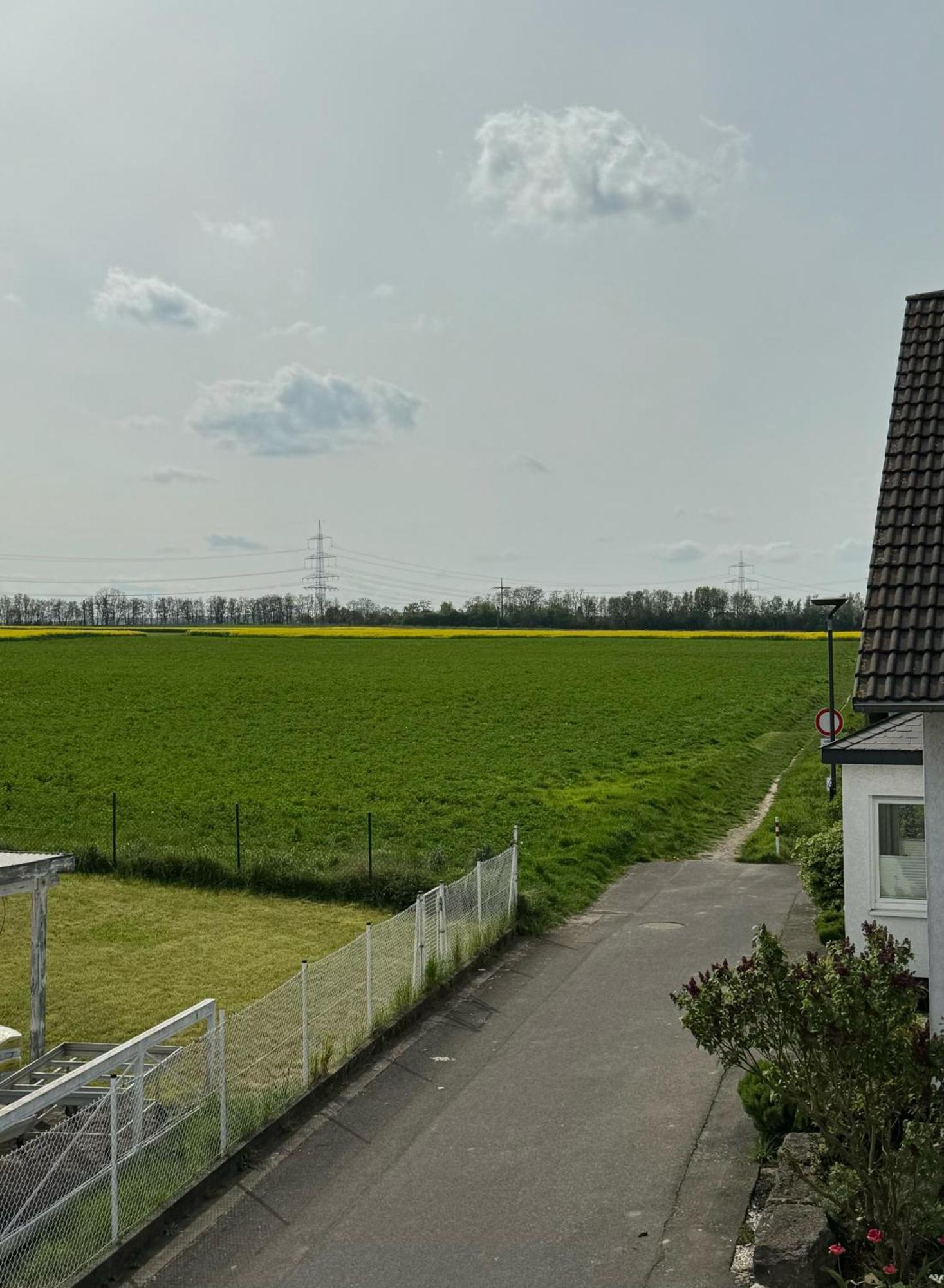 Modern & Grosszuegig! Ideal Fuer Familie & Arbeit Linden  エクステリア 写真